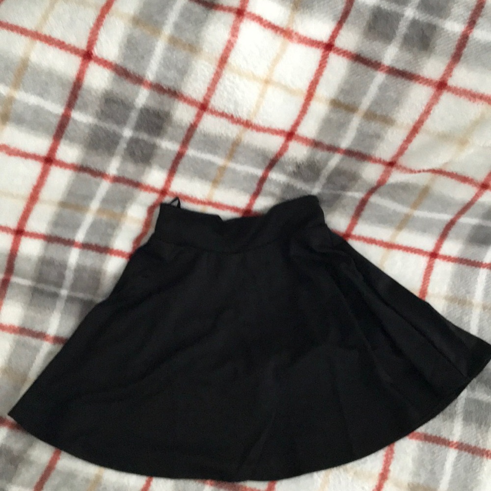 Black skater skirt